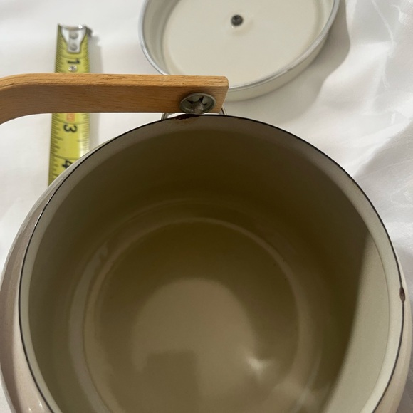 Pfaltzgraff Yorktowne metal enamel tea kettle. Wooden handle. - Picture 8 of 10